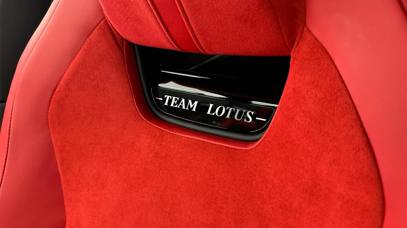 2025 Lotus Emira proposée par un groupe de concessions agréées à Manchester, Royaume-Uni, photo 13 sur 25