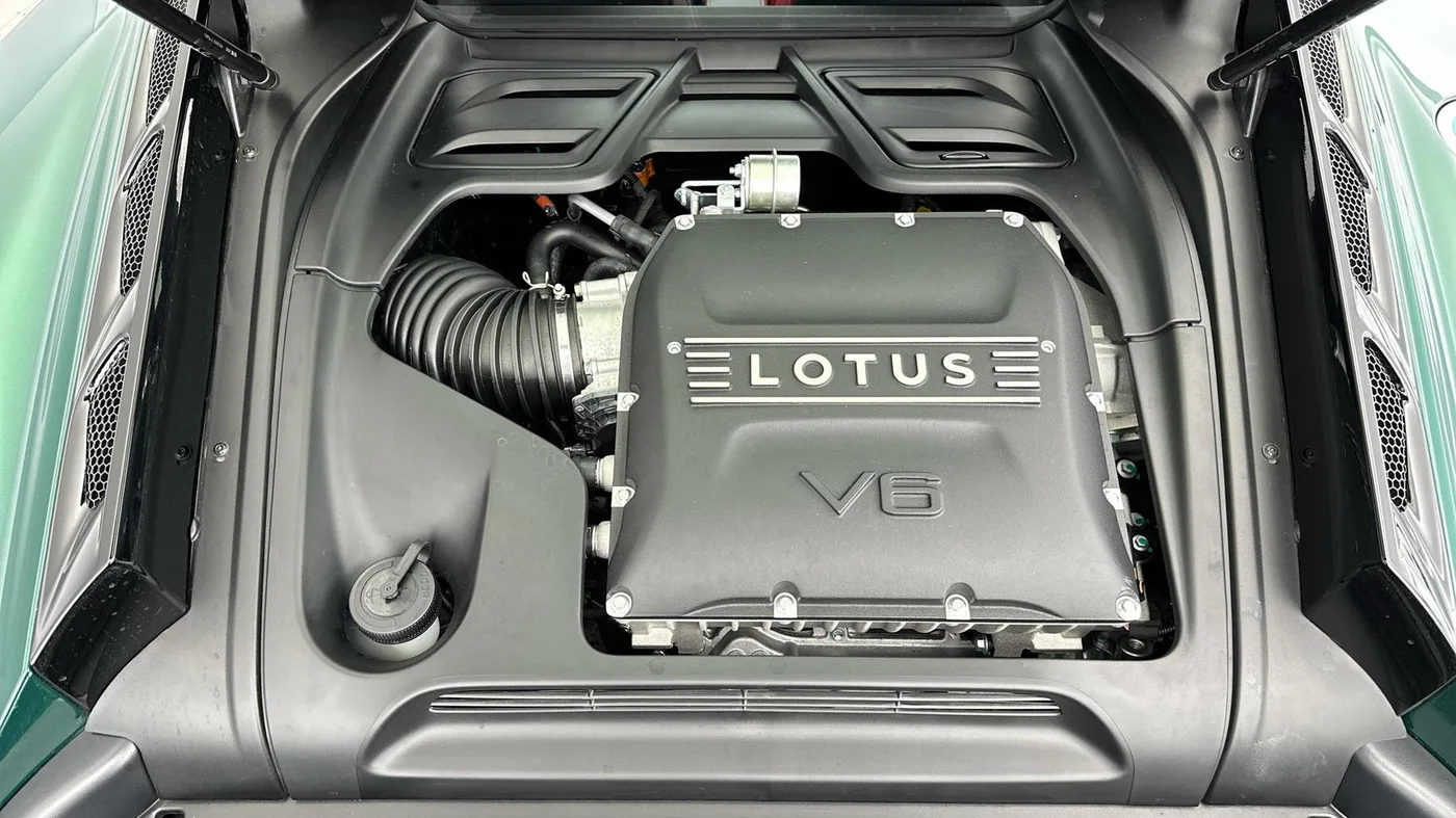 2025 Lotus Emira proposée par un groupe de concessions agréées à Manchester, Royaume-Uni, photo 16 sur 25
