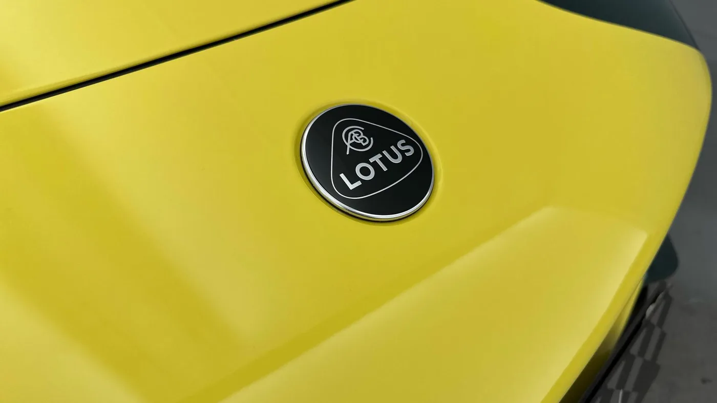 2025 Lotus Emira proposée par un groupe de concessions agréées à Manchester, Royaume-Uni, photo 24 sur 25