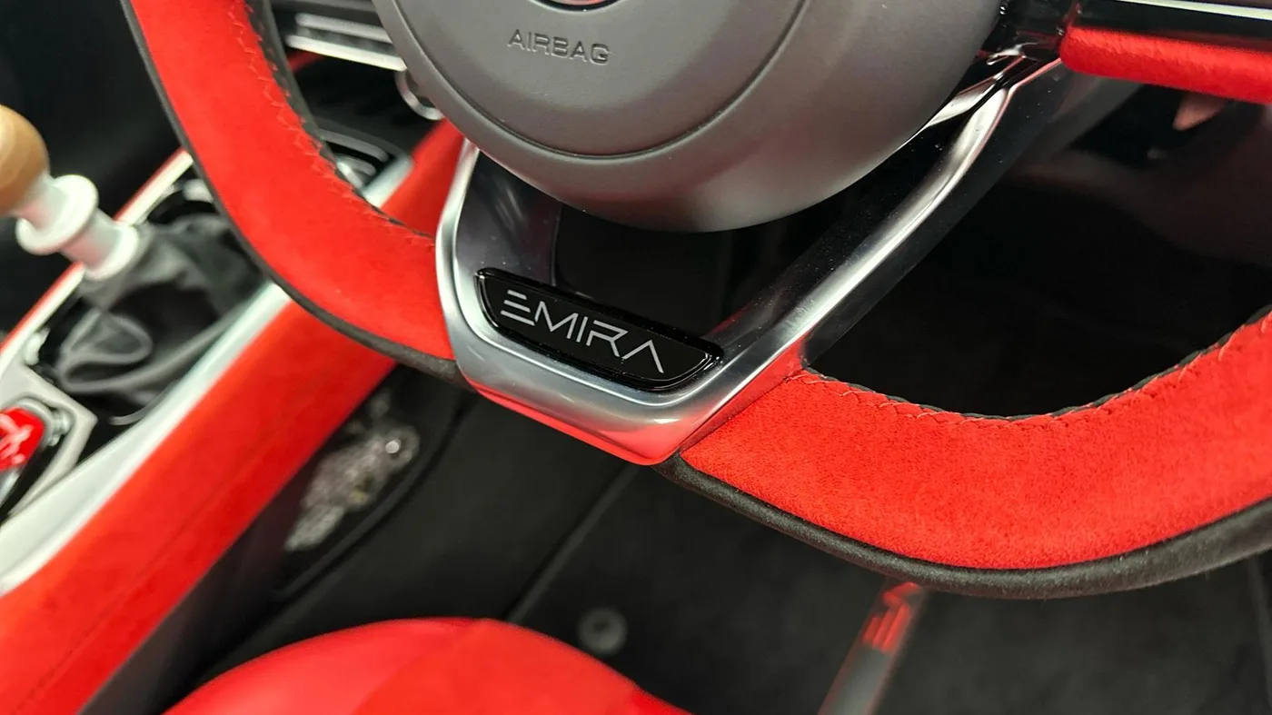 2025 Lotus Emira proposée par un groupe de concessions agréées à Manchester, Royaume-Uni, photo 25 sur 25