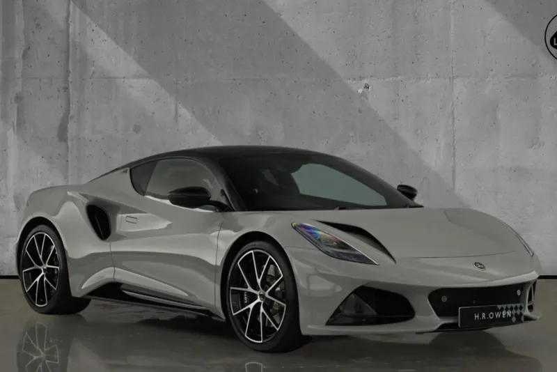 2025 Lotus Emira Turbo SE angeboten von einer Vertragshändlergruppe in Hatfield, Vereinigtes Königreich, Hauptfoto
