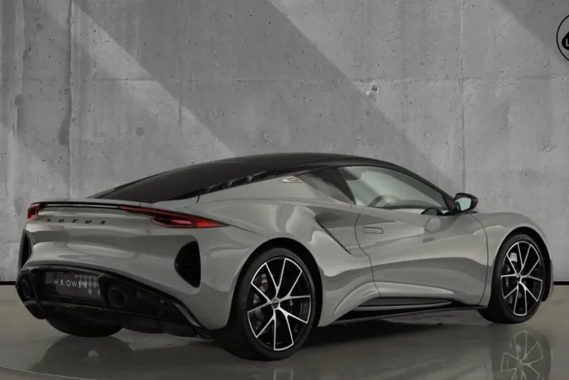 2025 Lotus Emira Turbo SE, 2/30