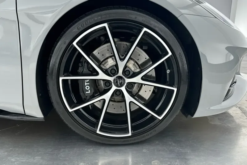 2025 Lotus Emira Turbo SE, 18/30