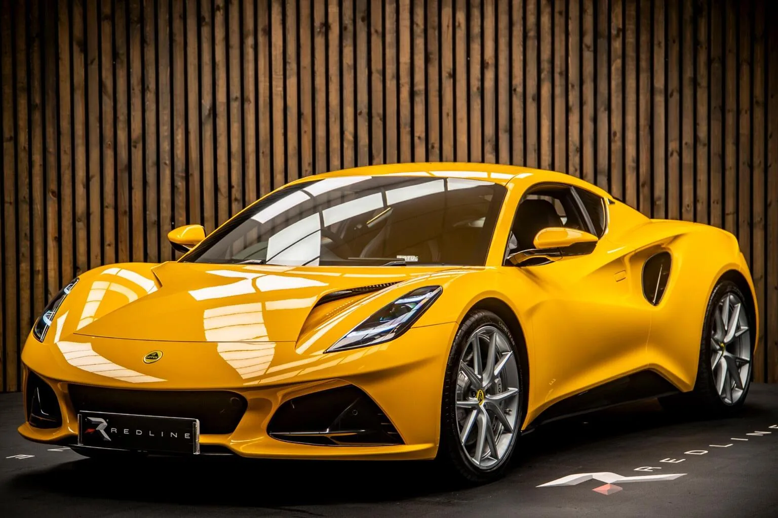 2025 Lotus Emira V6 First Edition proposée par un concessionnaire spécialisé à Knaresborough, Royaume-Uni, photo principale
