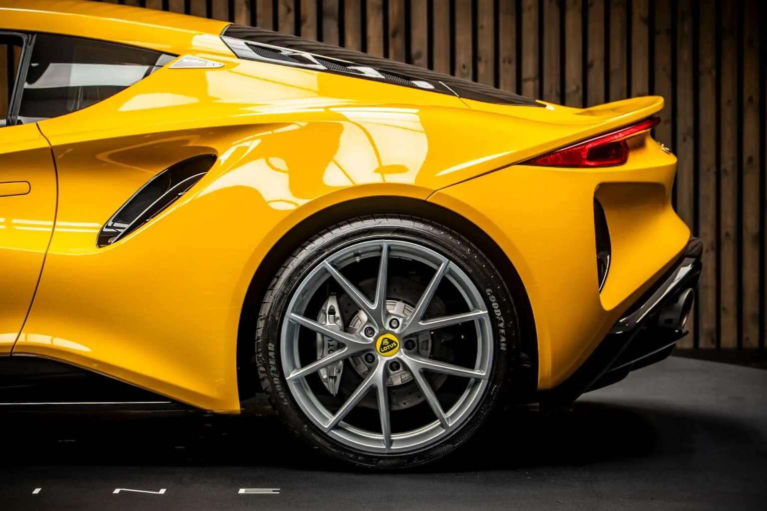 2025 Lotus Emira V6 First Edition, 17/30