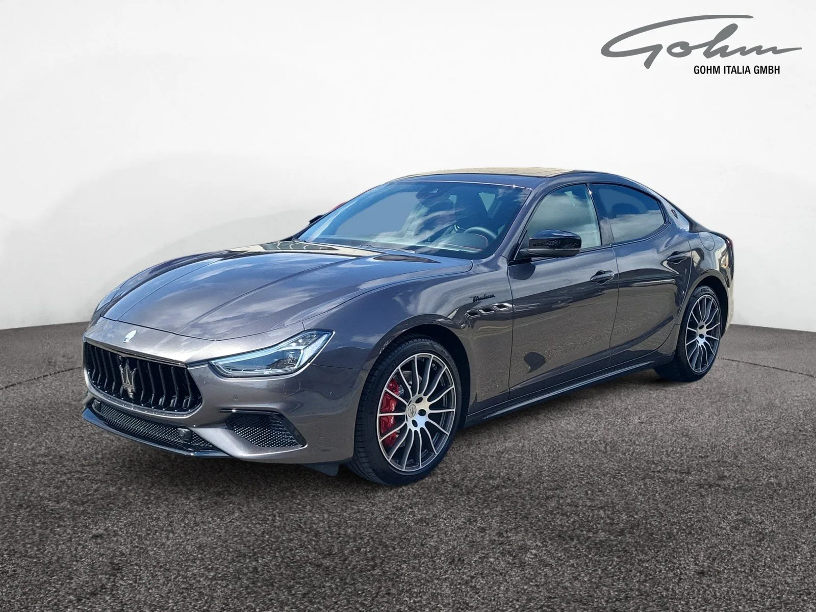 2025 Maserati Ghibli Modena proposée par un concessionnaire spécialisé à Singen, Allemagne, photo principale
