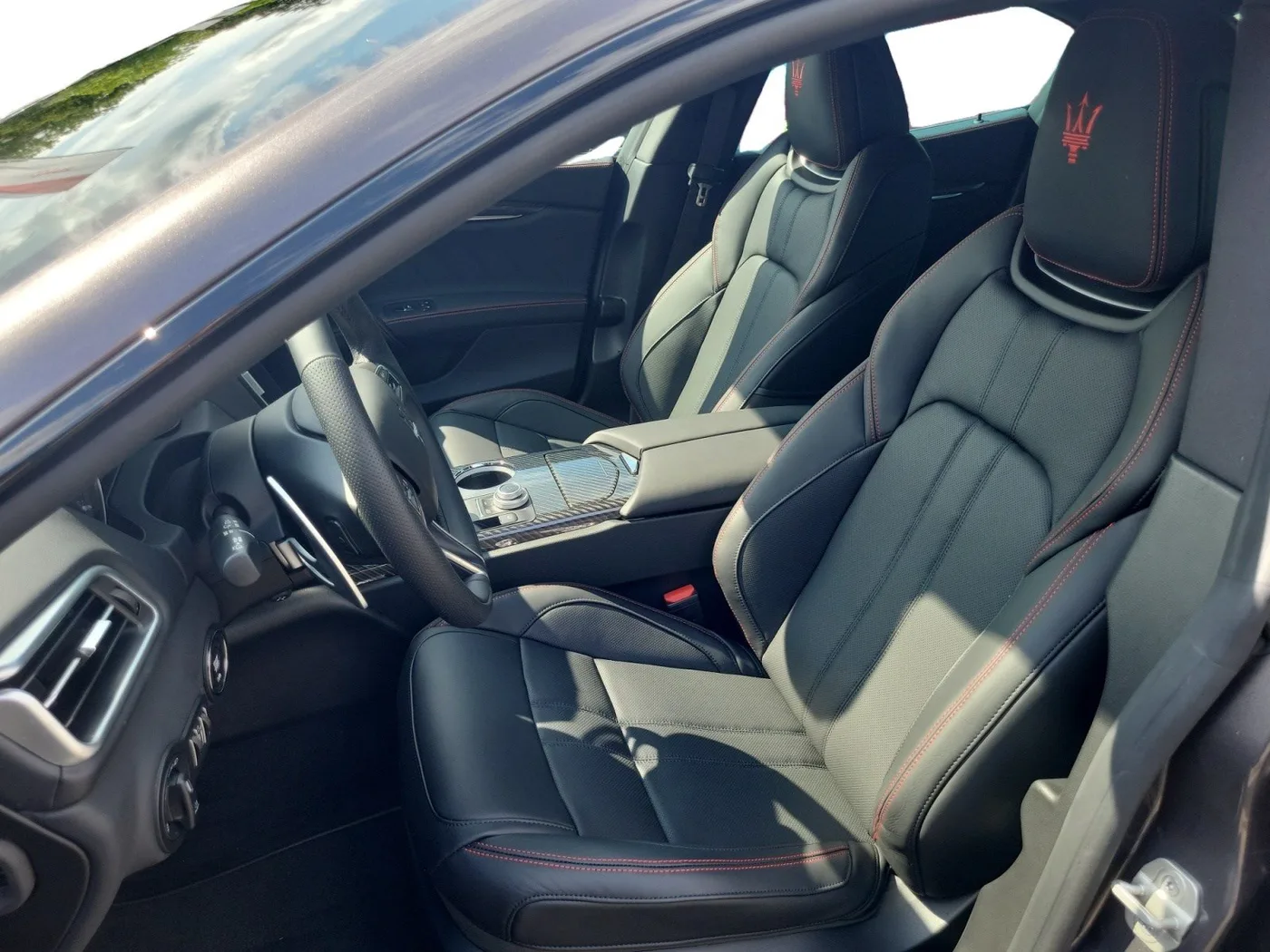 2025 Maserati Ghibli Modena angeboten von einem Fachhändler in Singen, Deutschland, Foto 4 von 15