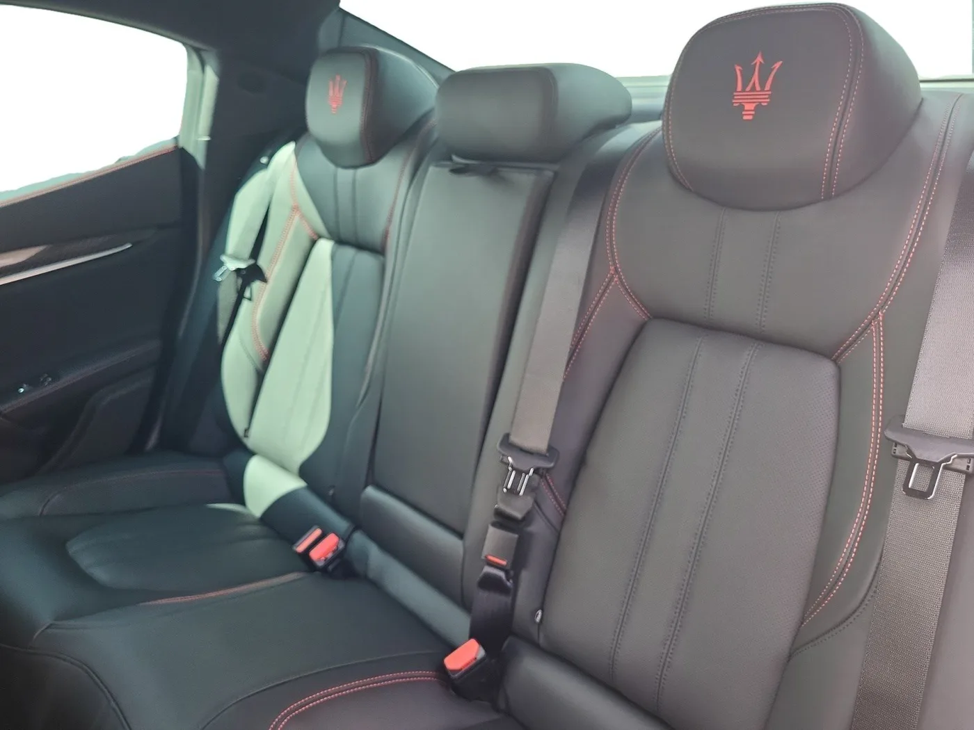 2025 Maserati Ghibli Modena angeboten von einem Fachhändler in Singen, Deutschland, Foto 8 von 15