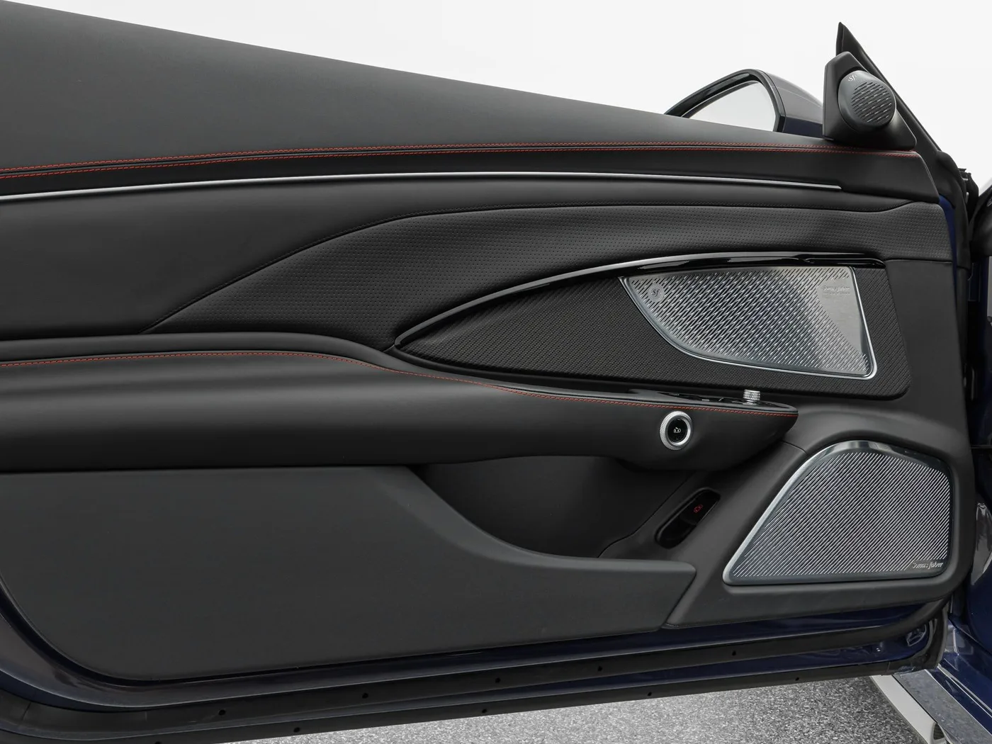 2025 Maserati GranCabrio Trofeo offered by a specialist dealer in Böblingen, Germany, photo 10 of 15