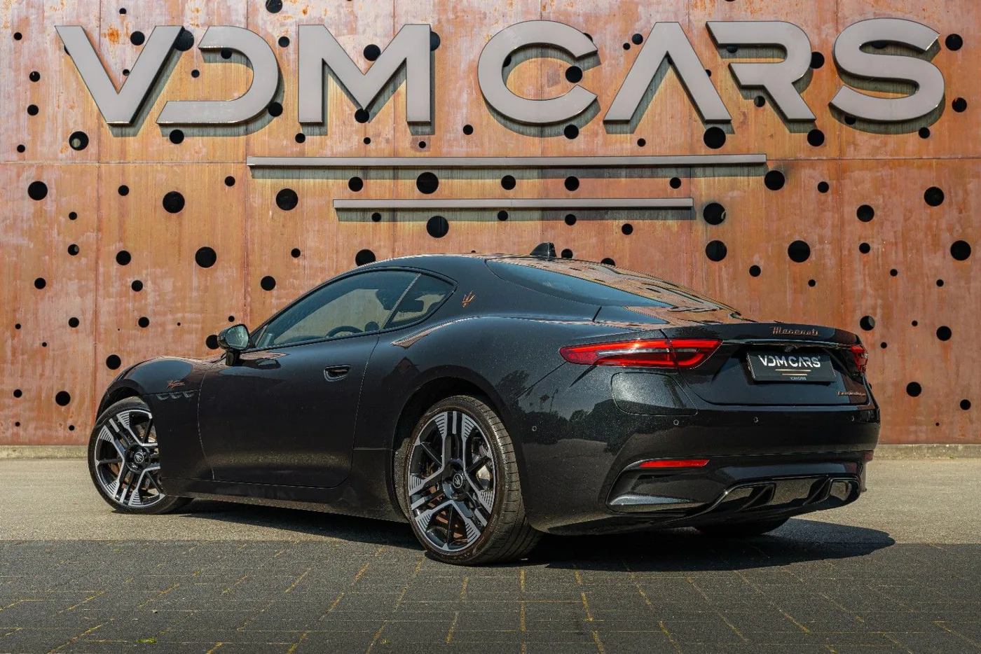 2025 Maserati GranTurismo Folgore offered by a supercar dealer in Gronau, Germany, photo 4 of 25