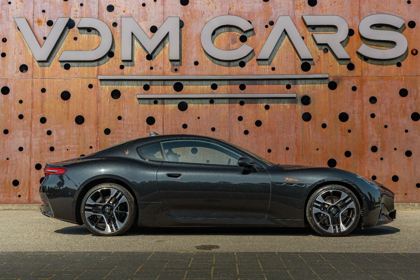 2025 Maserati GranTurismo Folgore offered by a supercar dealer in Gronau, Germany, photo 7 of 25