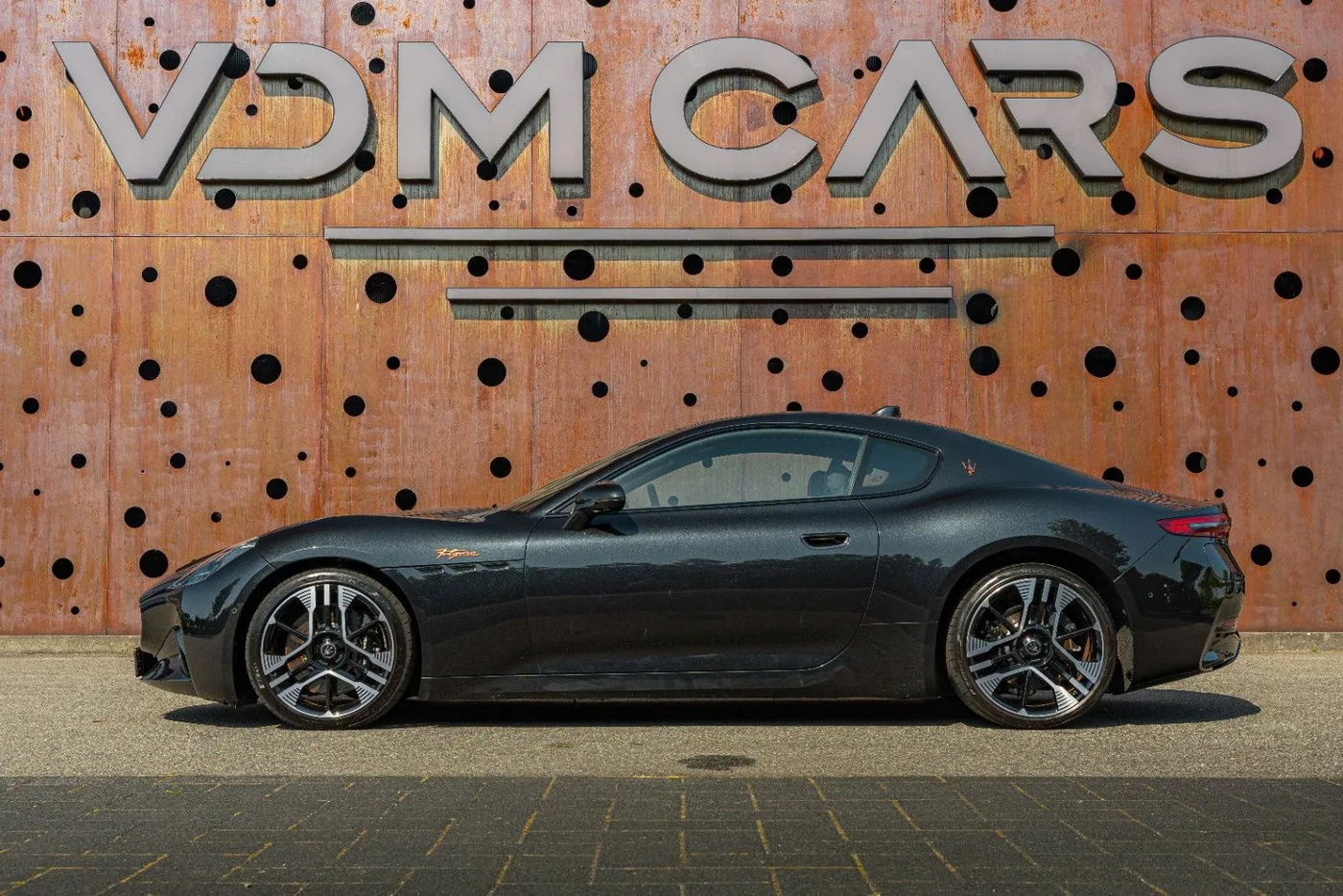 2025 Maserati GranTurismo Folgore offered by a supercar dealer in Gronau, Germany, photo 8 of 25