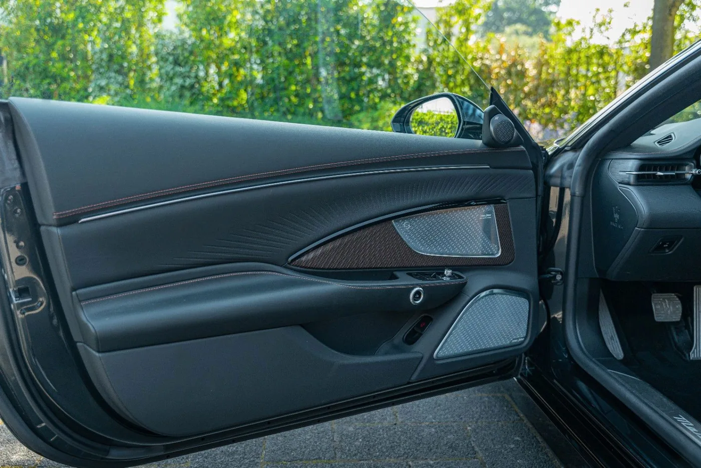 2025 Maserati GranTurismo Folgore offered by a supercar dealer in Gronau, Germany, photo 18 of 25