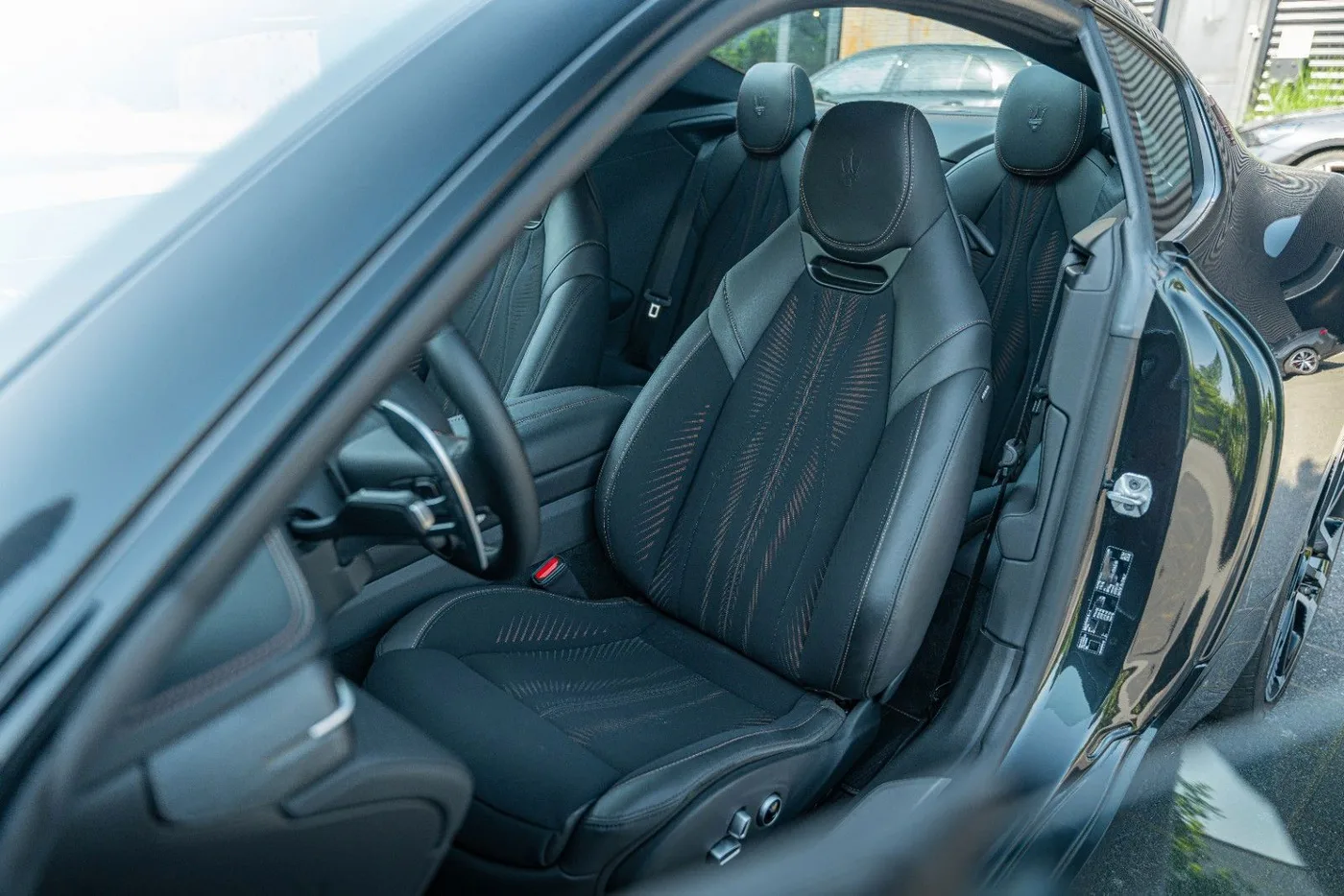 2025 Maserati GranTurismo Folgore offered by a supercar dealer in Gronau, Germany, photo 24 of 25