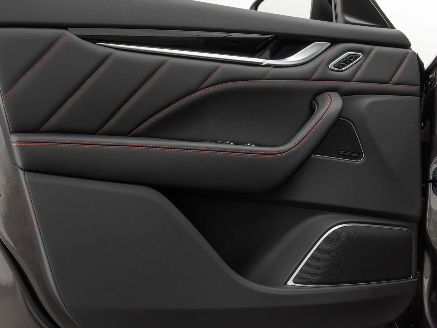 2025 Maserati Levante Modena S proposée par un concessionnaire spécialisé à Singen, Allemagne, photo 7 sur 15