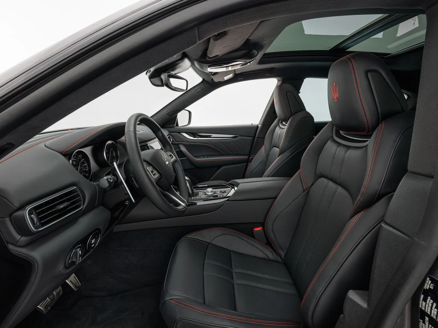 2025 Maserati Levante Modena S proposée par un concessionnaire spécialisé à Singen, Allemagne, photo 9 sur 15