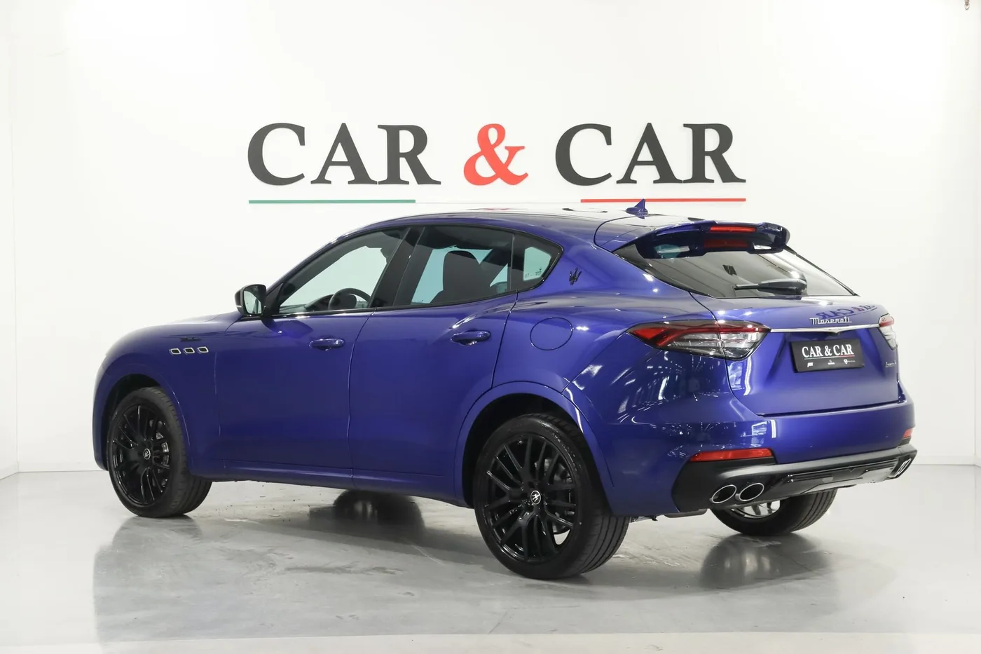 2025 Maserati Levante Modena offered by a supercar dealer in Zibido San Giacomo, Italy, photo 2 of 19