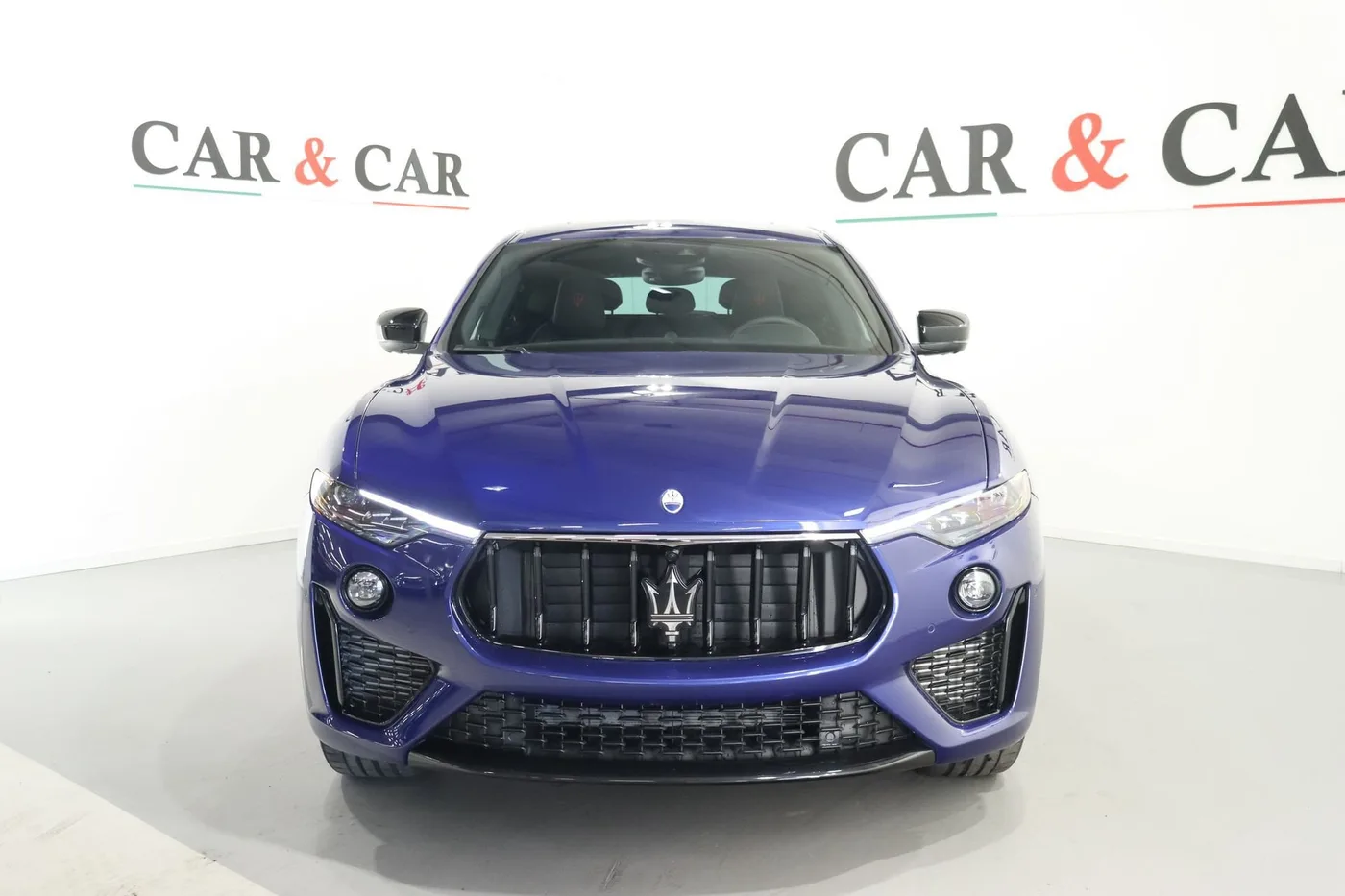 2025 Maserati Levante Modena offered by a supercar dealer in Zibido San Giacomo, Italy, photo 3 of 19
