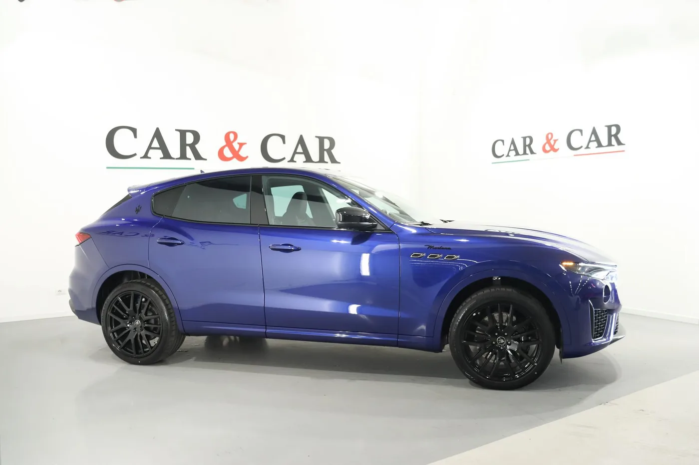 2025 Maserati Levante Modena offered by a supercar dealer in Zibido San Giacomo, Italy, photo 5 of 19