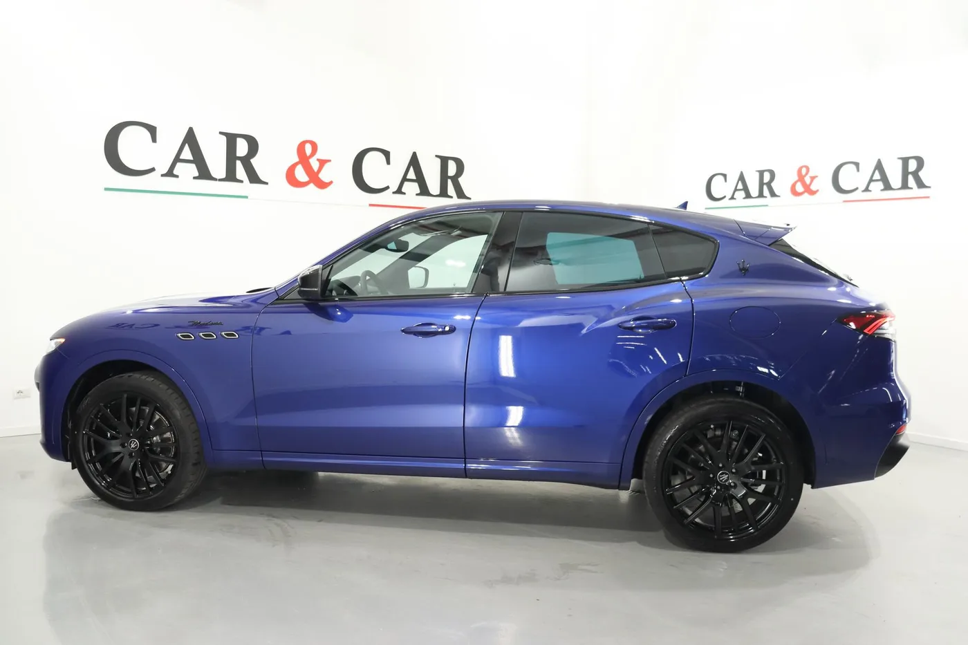 2025 Maserati Levante Modena offered by a supercar dealer in Zibido San Giacomo, Italy, photo 6 of 19
