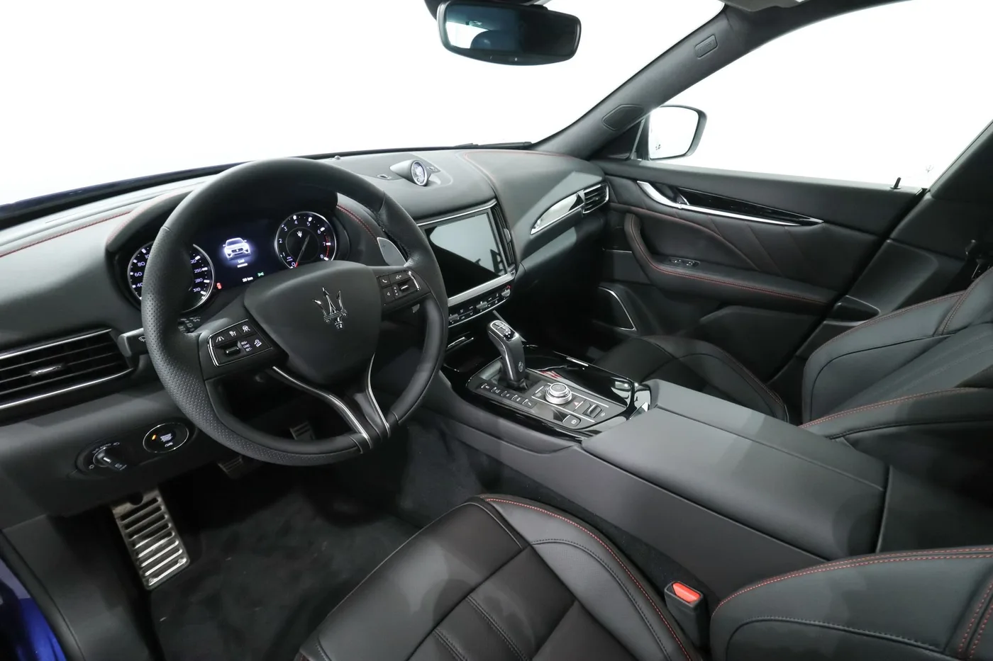2025 Maserati Levante Modena offered by a supercar dealer in Zibido San Giacomo, Italy, photo 9 of 19