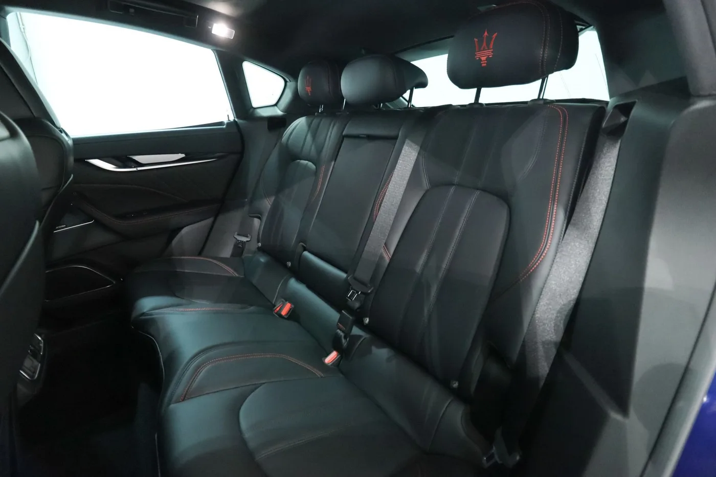 2025 Maserati Levante Modena offered by a supercar dealer in Zibido San Giacomo, Italy, photo 15 of 19