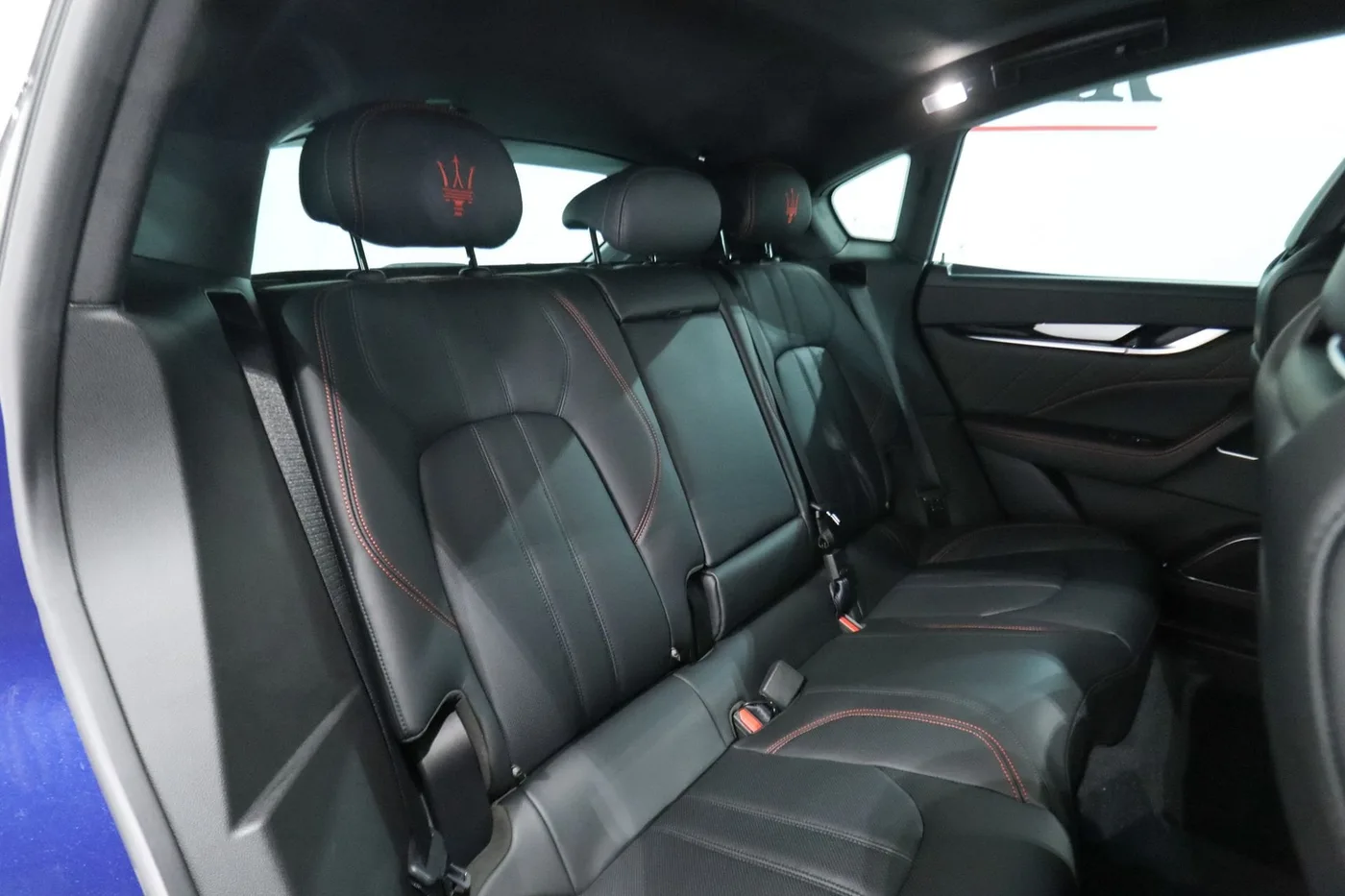 2025 Maserati Levante Modena offered by a supercar dealer in Zibido San Giacomo, Italy, photo 18 of 19
