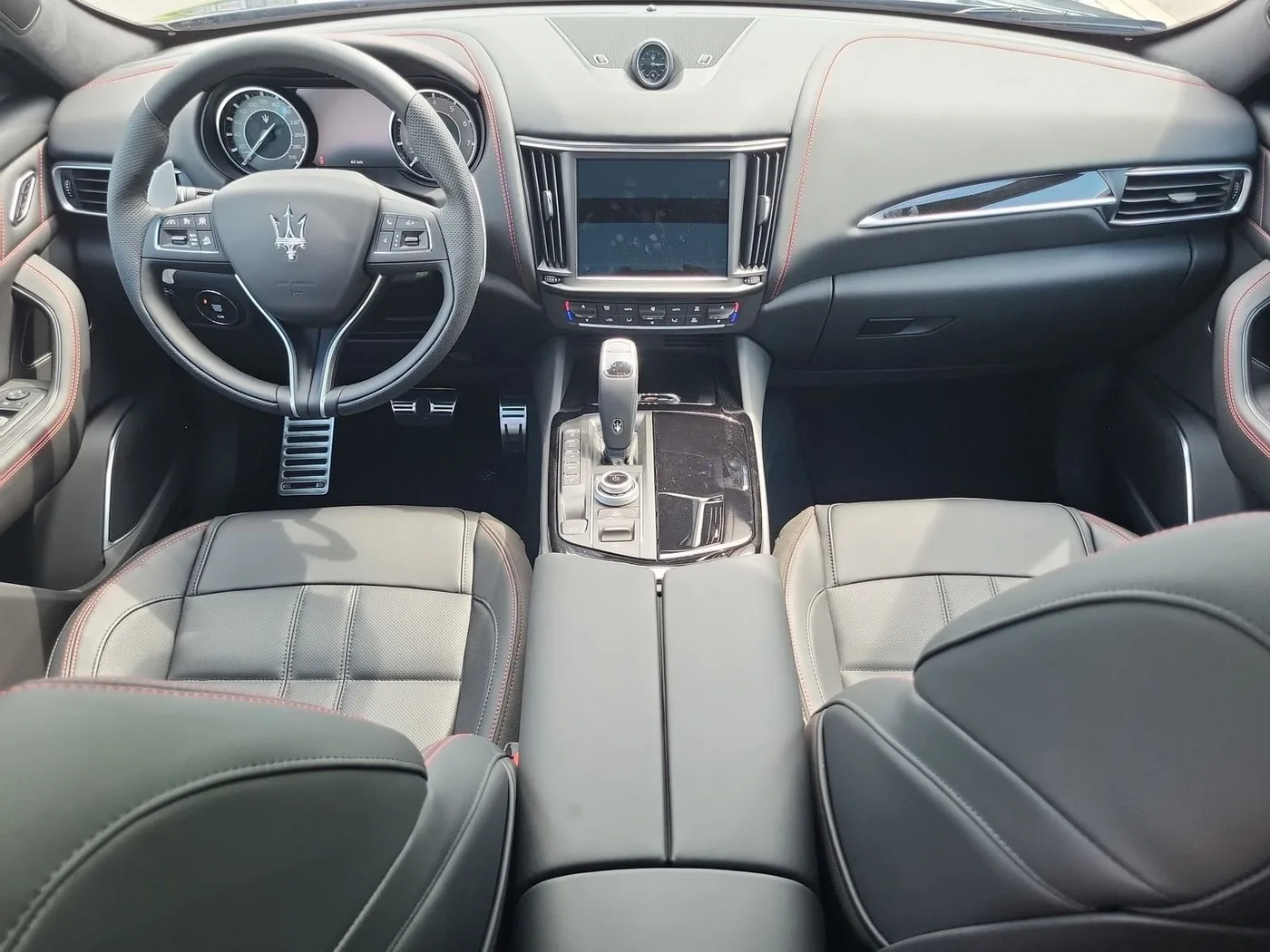 2025 Maserati Levante Modena proposée par un concessionnaire spécialisé à Singen, Allemagne, photo 7 sur 15