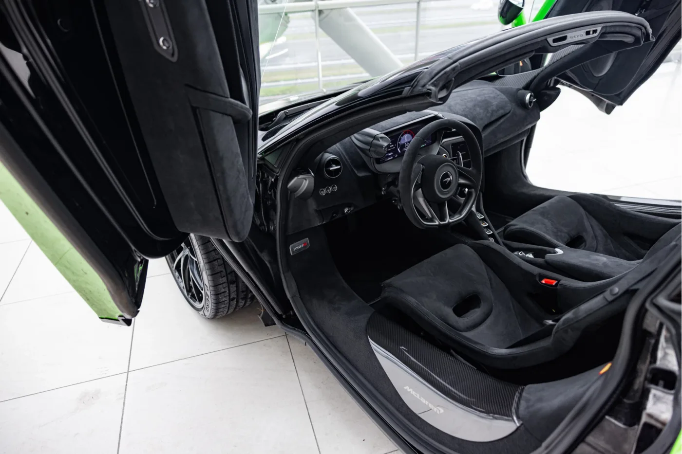 2025 McLaren 750S Spider offered by an official McLaren and Morgan dealer in Utrecht, Netherlands, photo 15 of 25