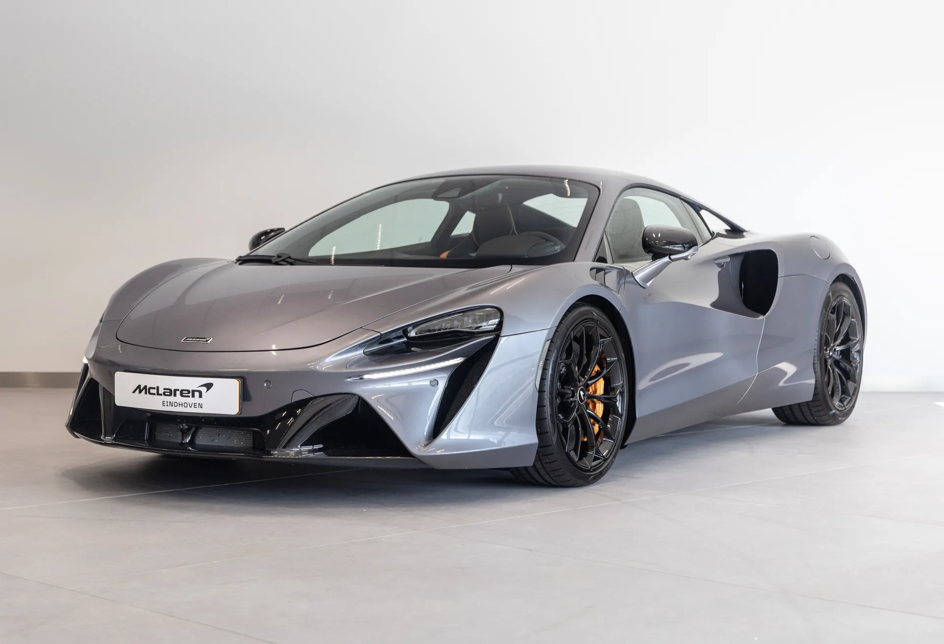 2025 McLaren Artura offered by a specialist dealer in Eindhoven, Netherlands, main photo