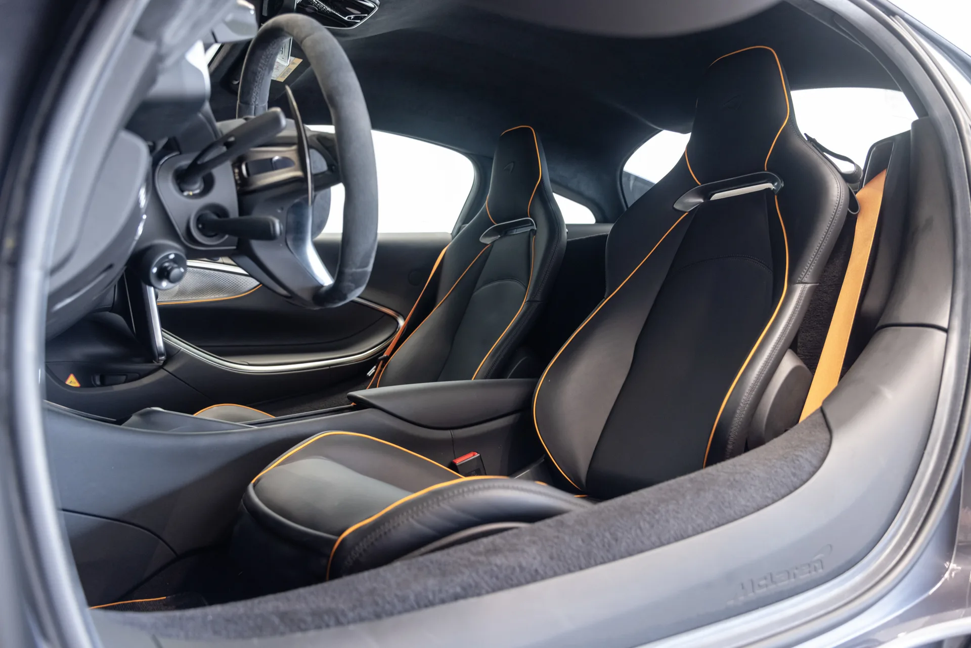 2025 McLaren Artura, 7/22