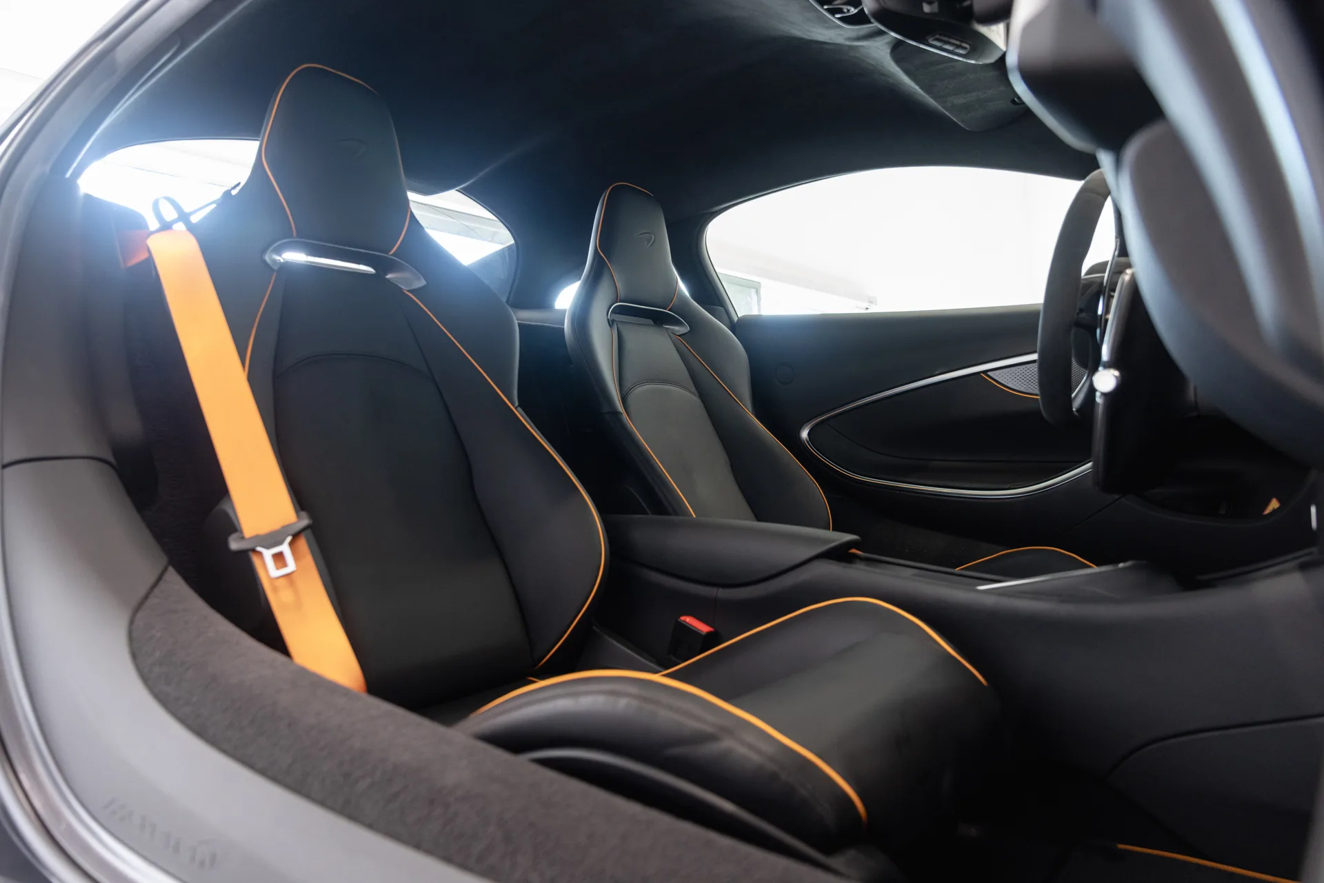 2025 McLaren Artura, 11/22
