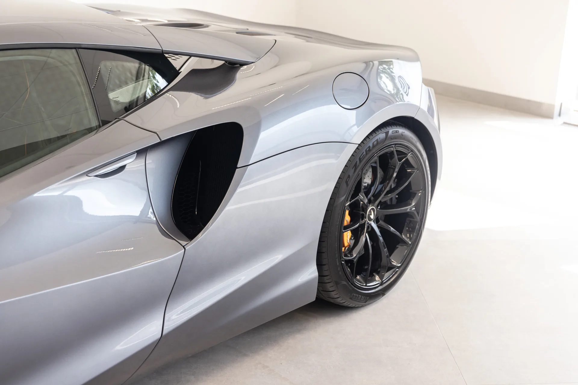 2025 McLaren Artura, 16/22