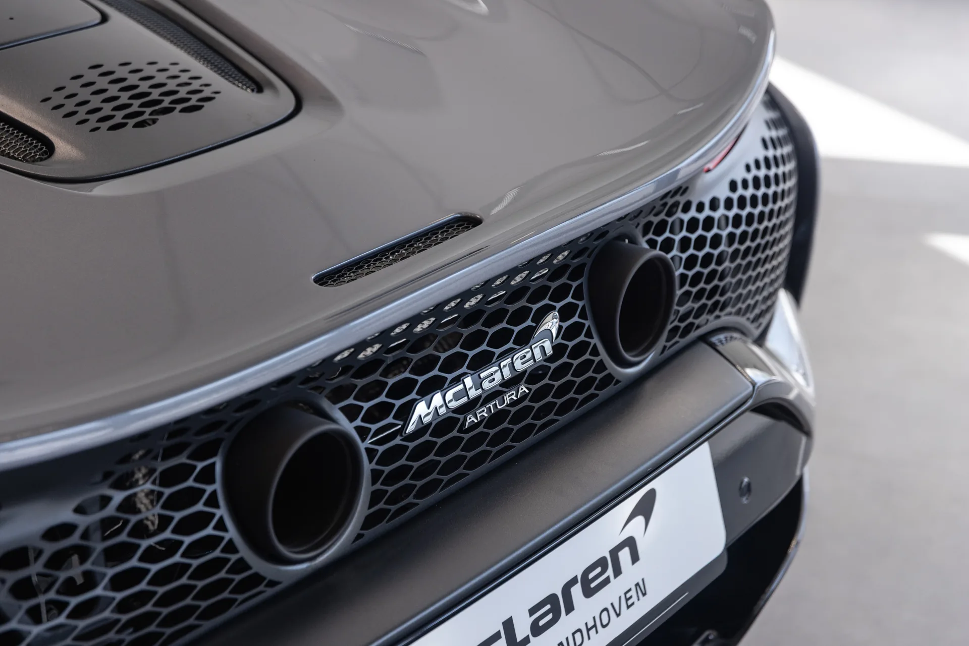 2025 McLaren Artura, 19/22