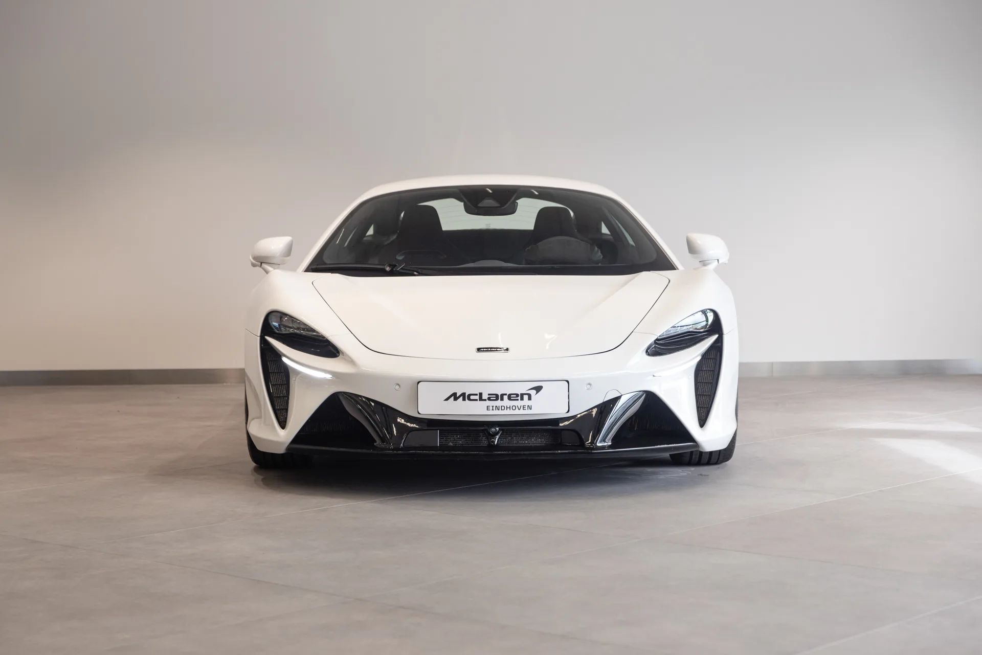 2025 McLaren Artura, 2/23