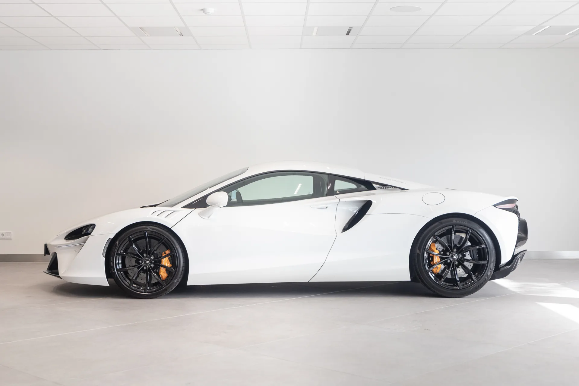 2025 McLaren Artura, 6/23