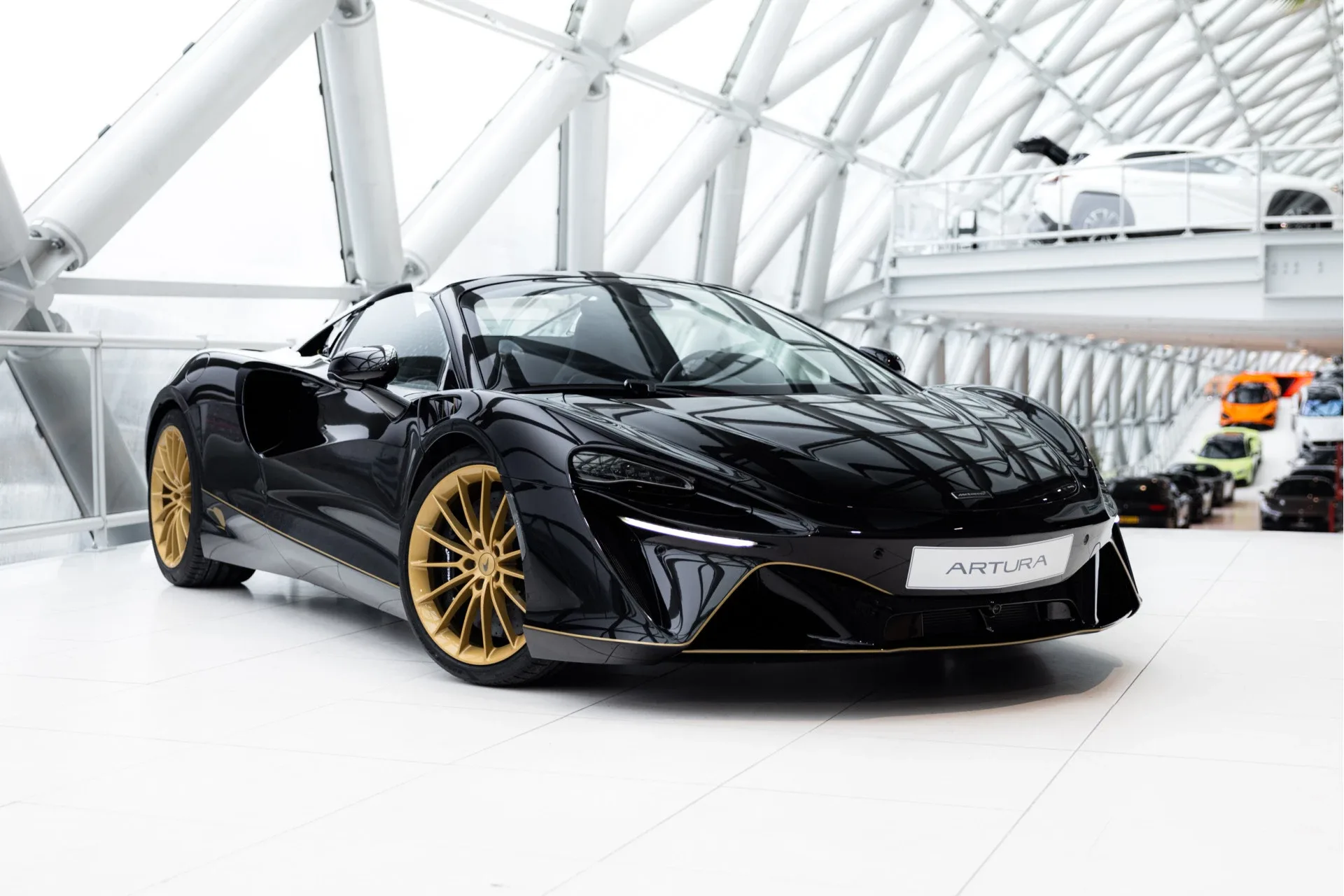 2025 McLaren Artura Spider angeboten von einem offiziellen McLaren und Morgan-Vertragshändler in Utrecht, Niederlande, Hauptfoto