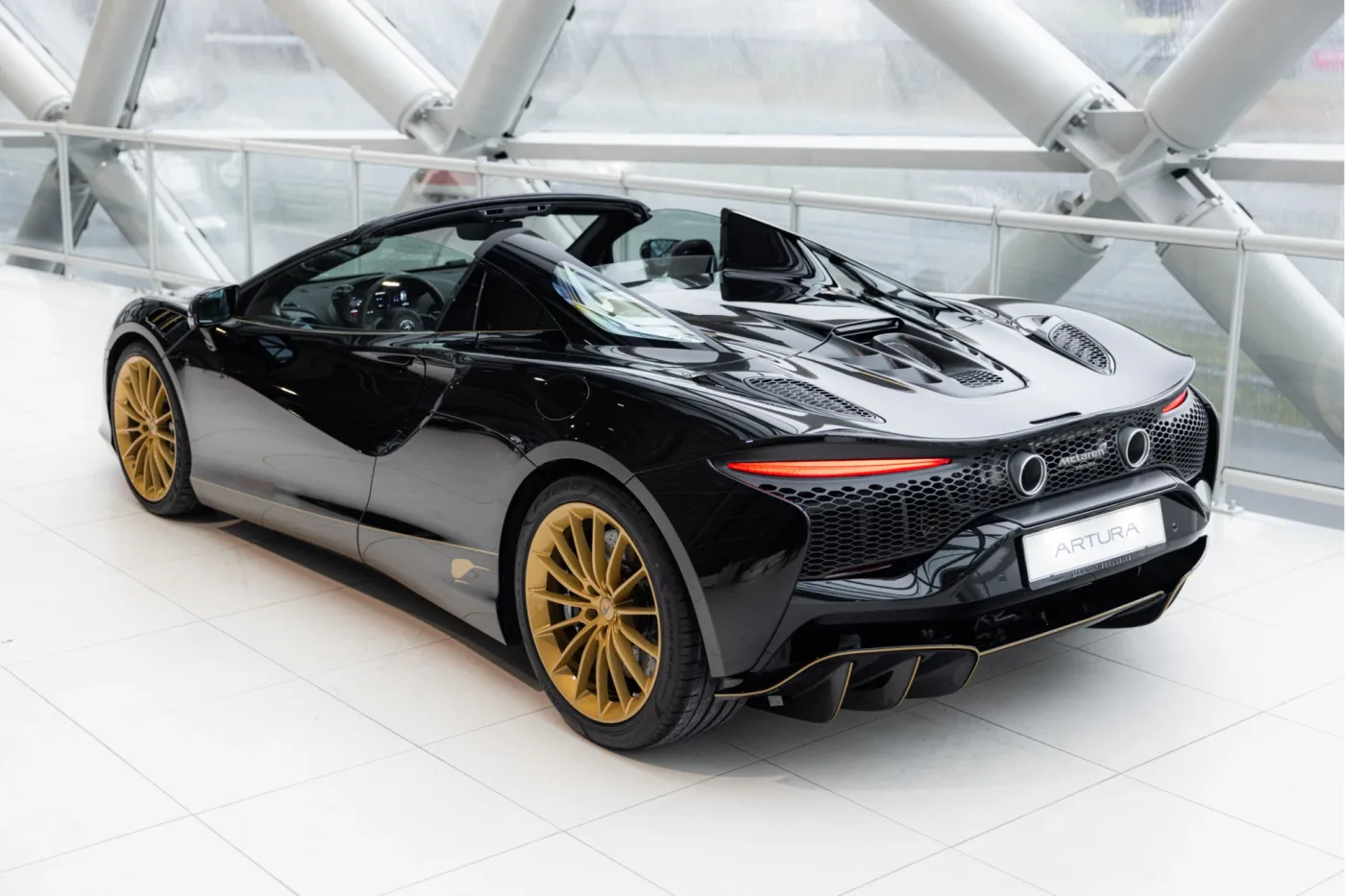 2025 McLaren Artura Spider offered by an official McLaren and Morgan dealer in Utrecht, Netherlands, photo 2 of 25