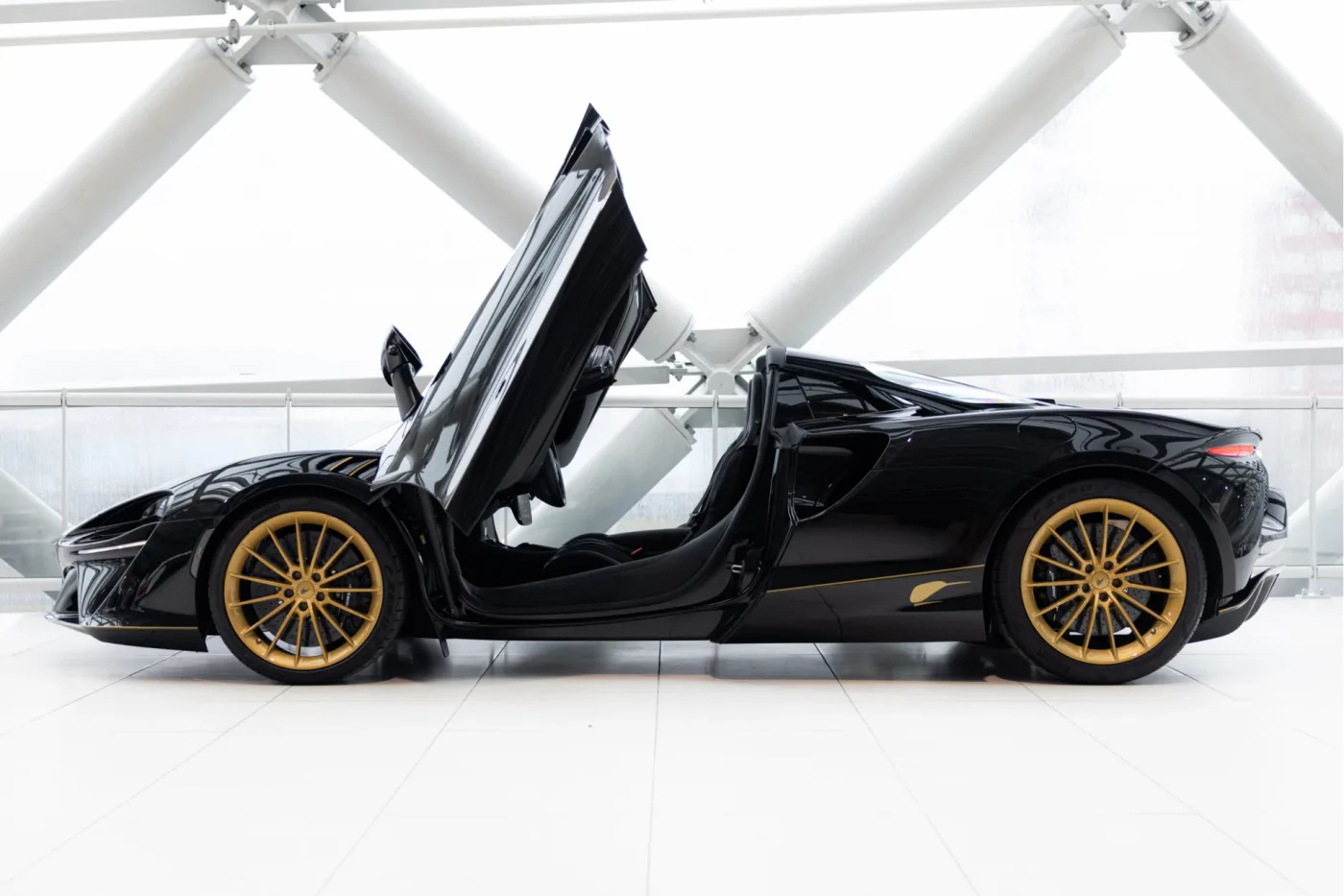 2025 McLaren Artura Spider offered by an official McLaren and Morgan dealer in Utrecht, Netherlands, photo 8 of 25