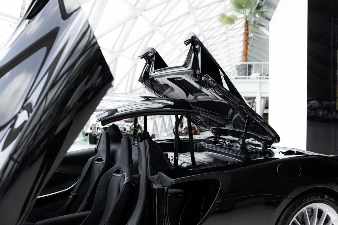 2025 McLaren Artura Spider offered by an official McLaren and Morgan dealer in Utrecht, Netherlands, photo 11 of 25