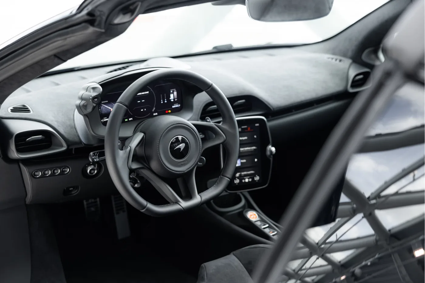 2025 McLaren Artura Spider offered by an official McLaren and Morgan dealer in Utrecht, Netherlands, photo 13 of 25