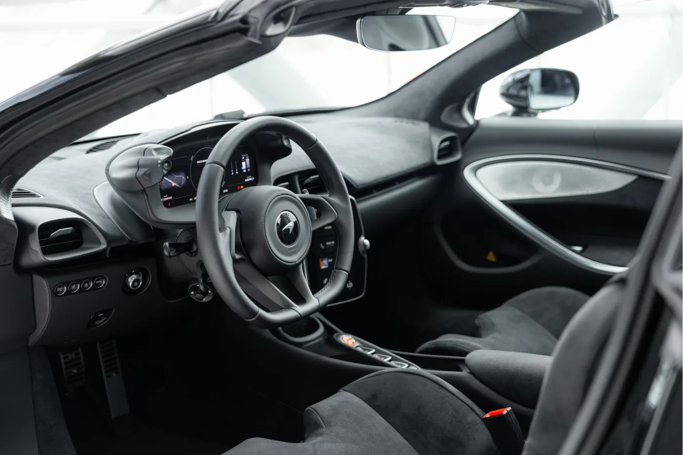 2025 McLaren Artura Spider offered by an official McLaren and Morgan dealer in Utrecht, Netherlands, photo 19 of 25