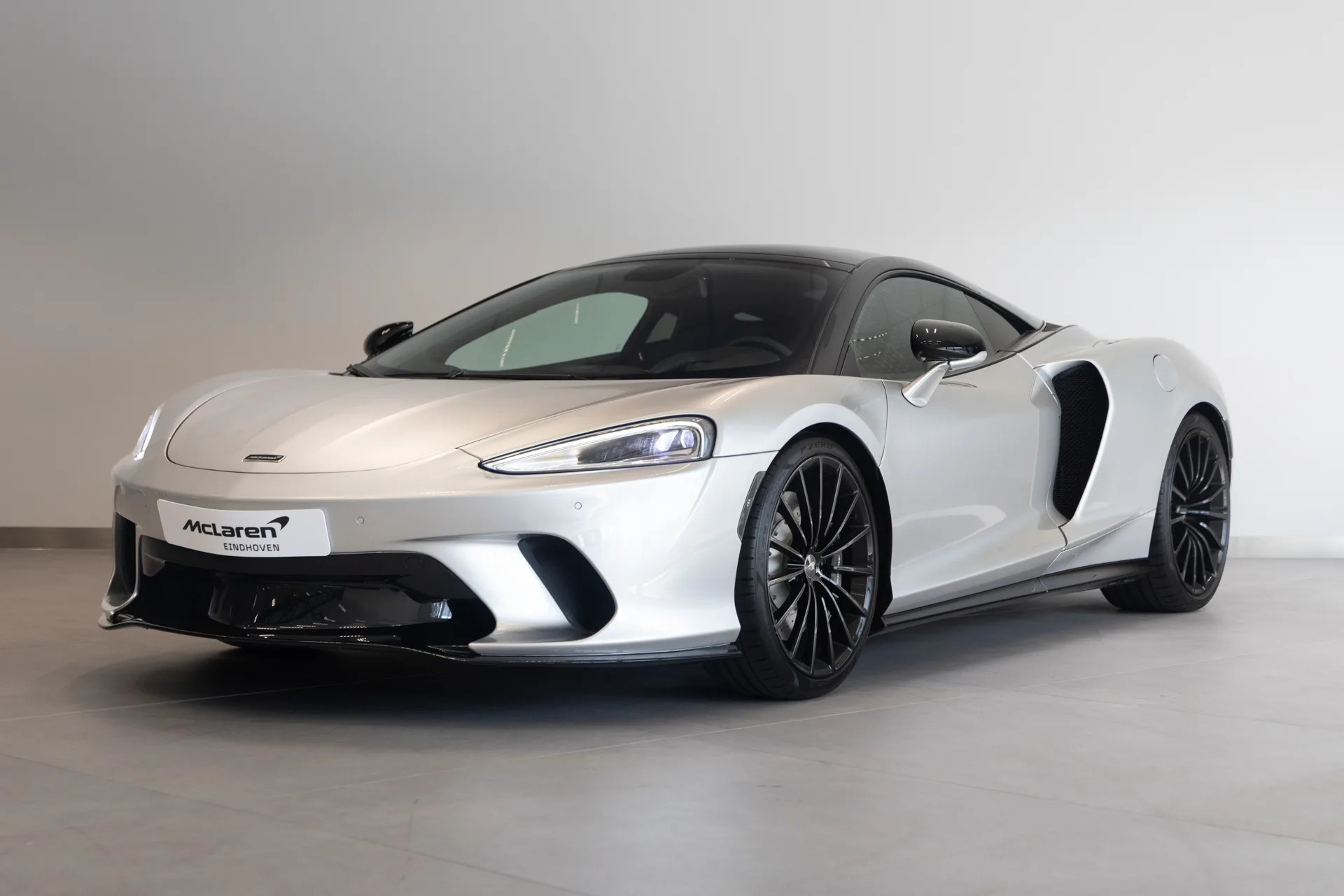 2025 McLaren GT proposée par un concessionnaire spécialisé à Eindhoven, Pays-Bas, photo principale