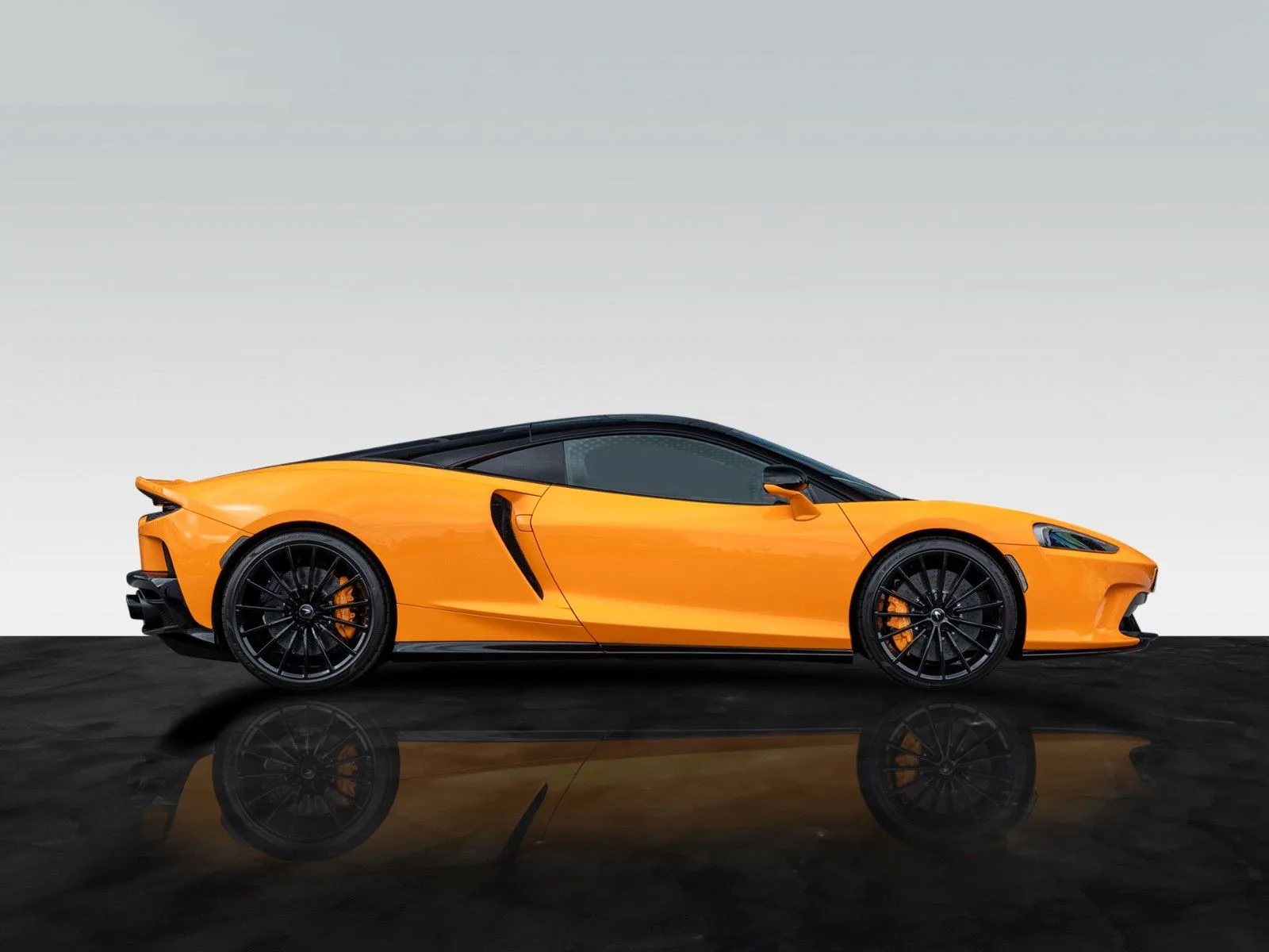 2025 McLaren GT, 7/26