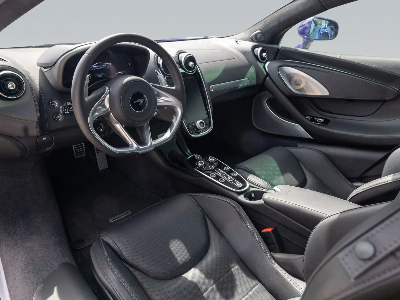 2025 McLaren GT, 3/30