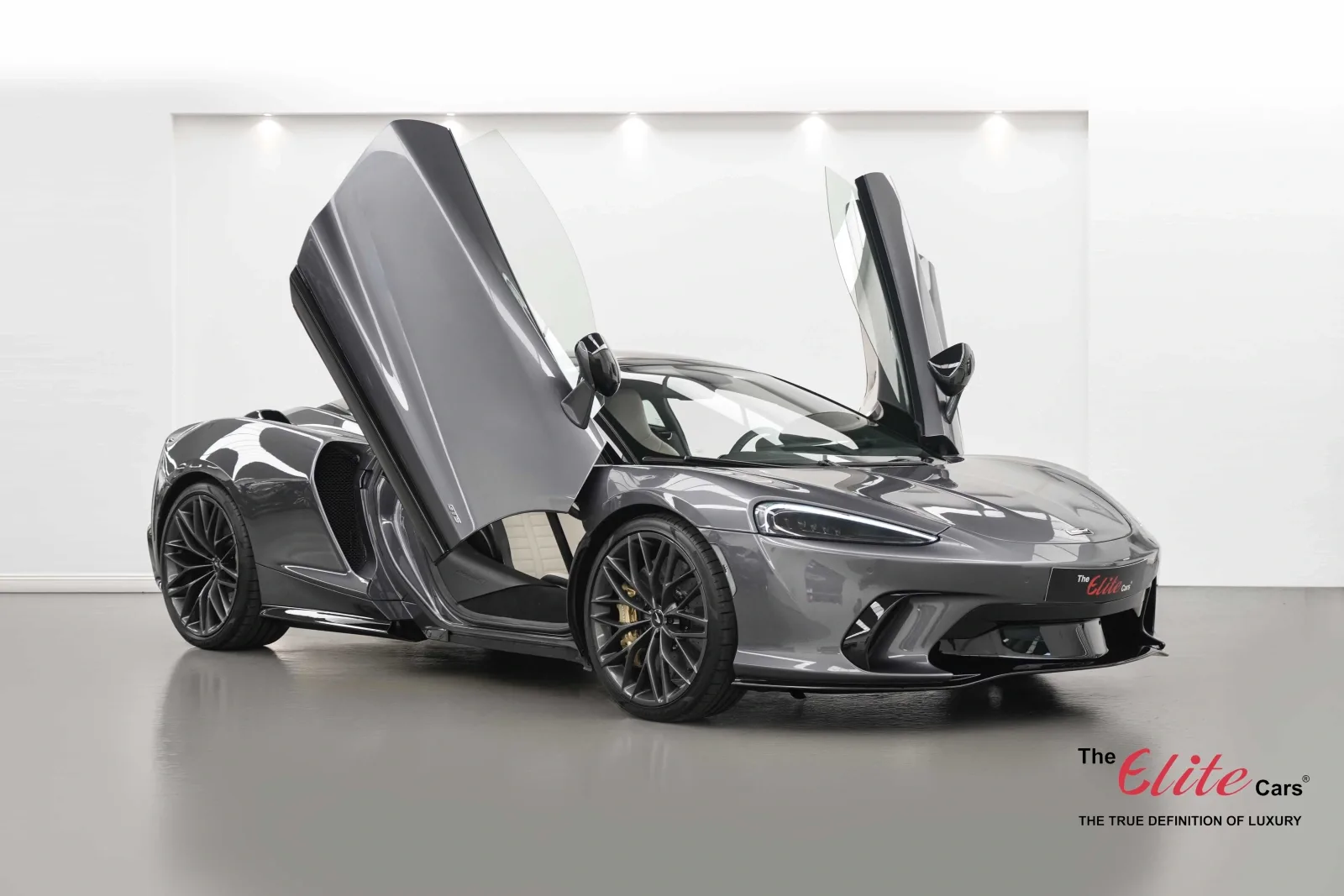 2025 McLaren GTS angeboten von einem Fachhändler in Dubai, Vereinigte Arabische Emirate, Hauptfoto