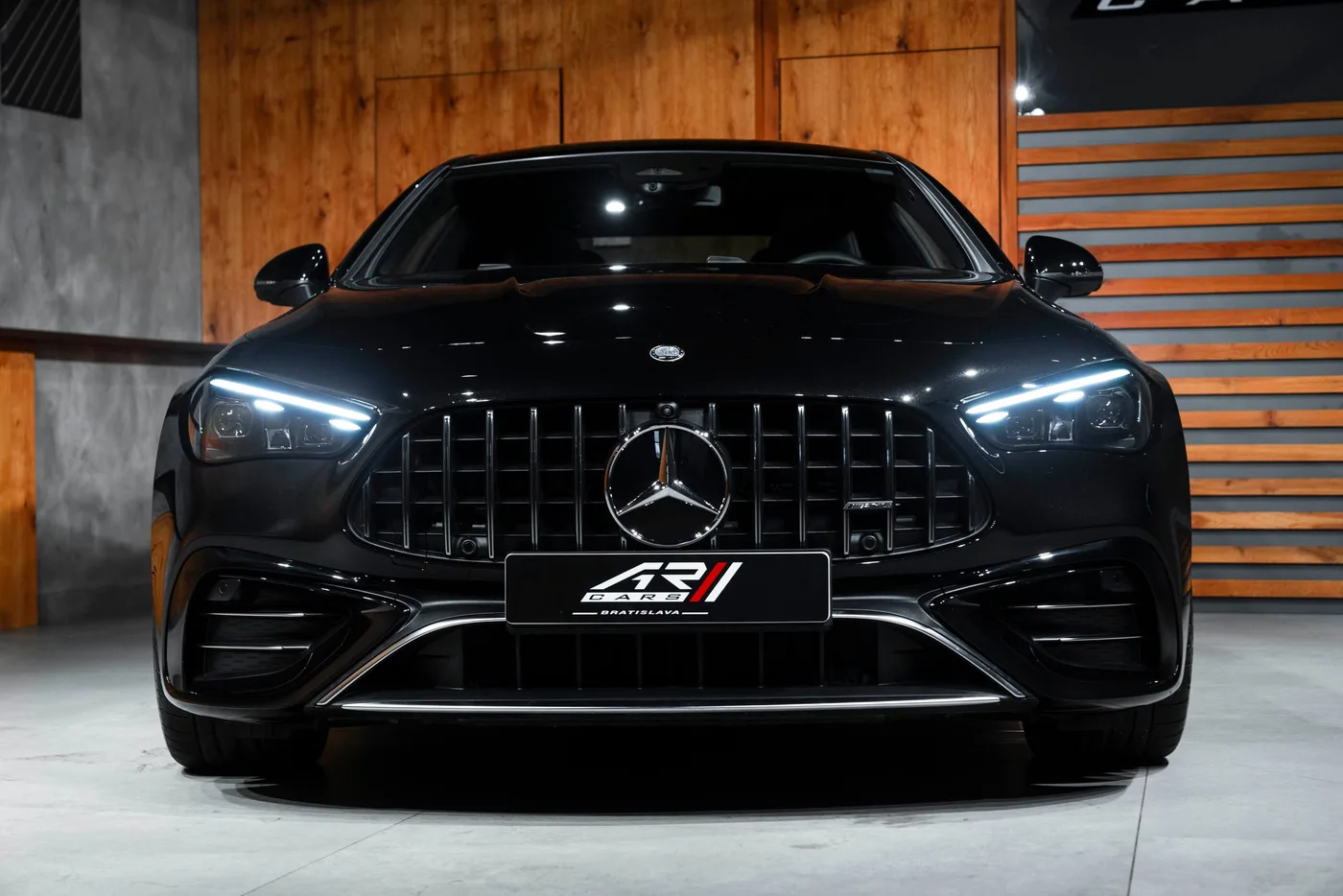2025 Mercedes-AMG CLE 53 proposée par un concessionnaire spécialisé à Bratislava, Slovaquie, photo 3 sur 15