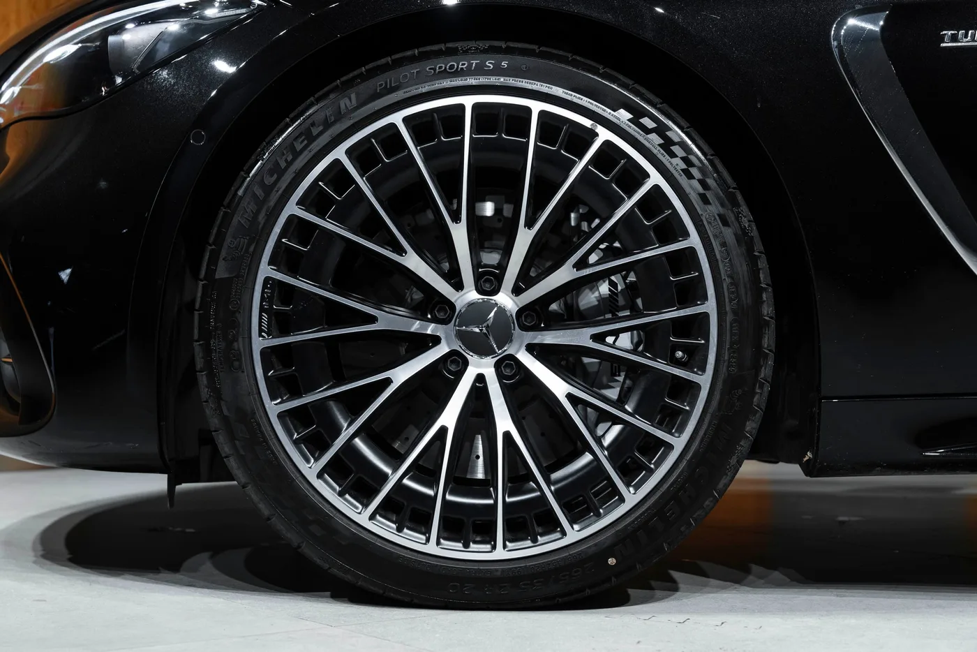 2025 Mercedes-AMG CLE 53 proposée par un concessionnaire spécialisé à Bratislava, Slovaquie, photo 4 sur 15