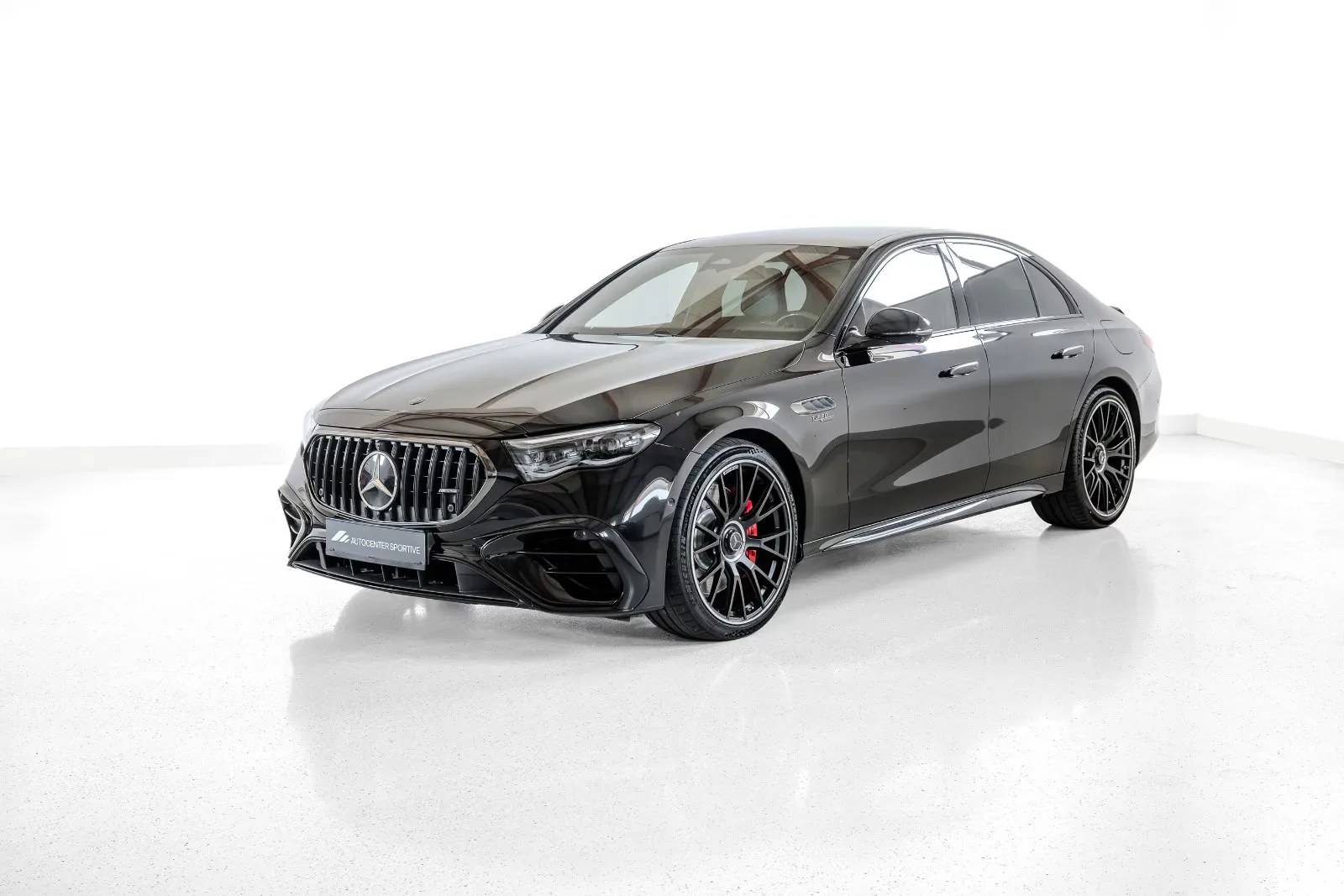 2025 Mercedes-AMG E 53 Hybrid 4MATIC+ proposée par un concessionnaire spécialisé à Bad Schussenried, Allemagne, photo principale