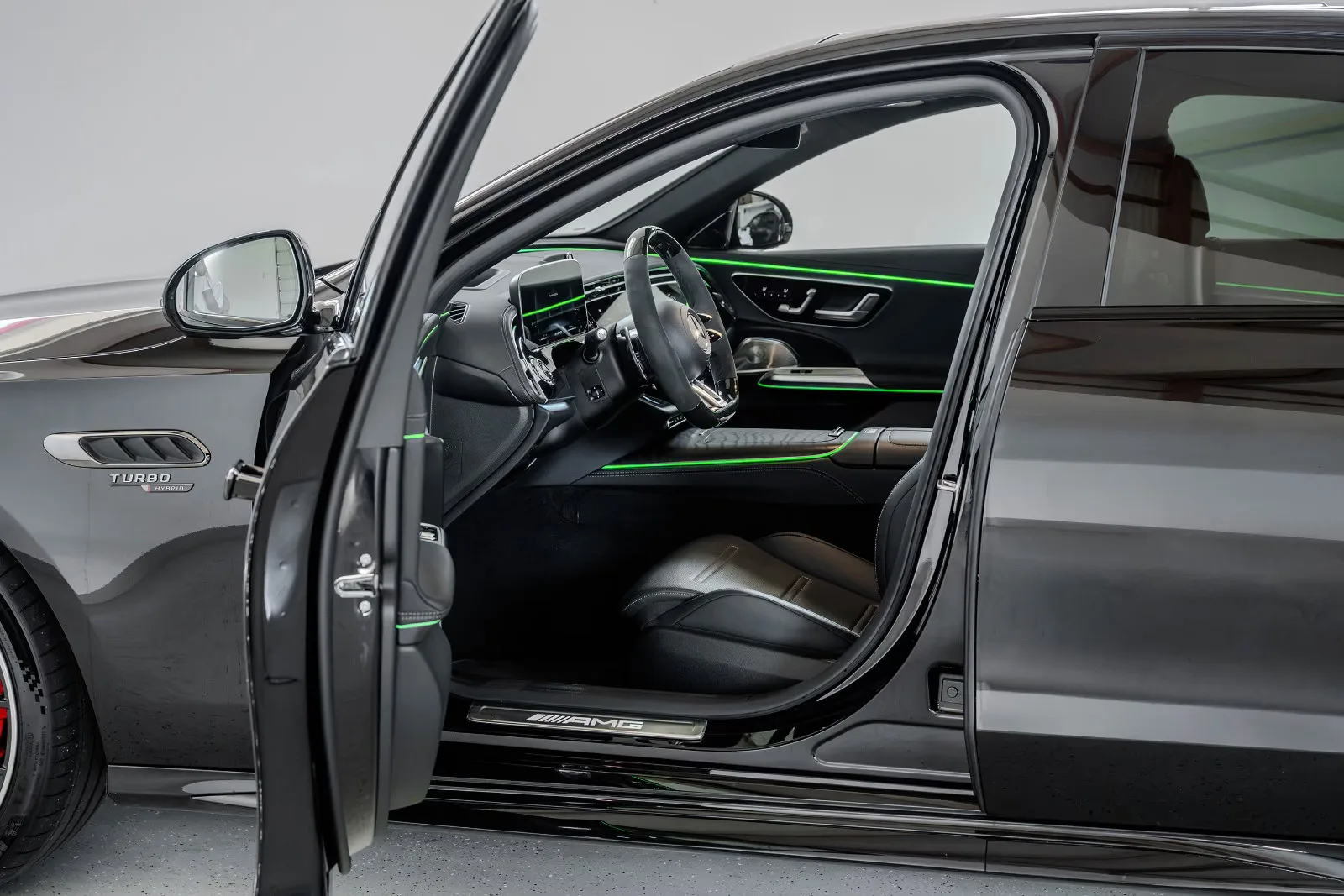 2025 Mercedes-AMG E 53 Hybrid 4MATIC+, 30/30